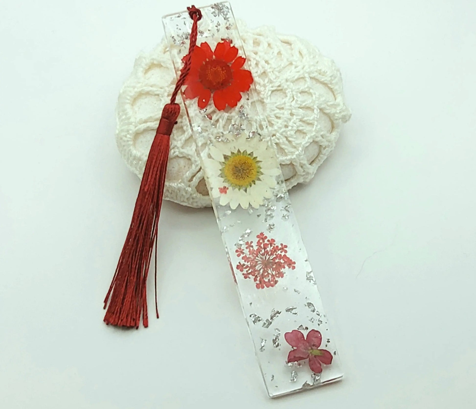 Marque-pages, fleurs rouges et blanches, feuille d'argent, pompon gland soyeux rouge