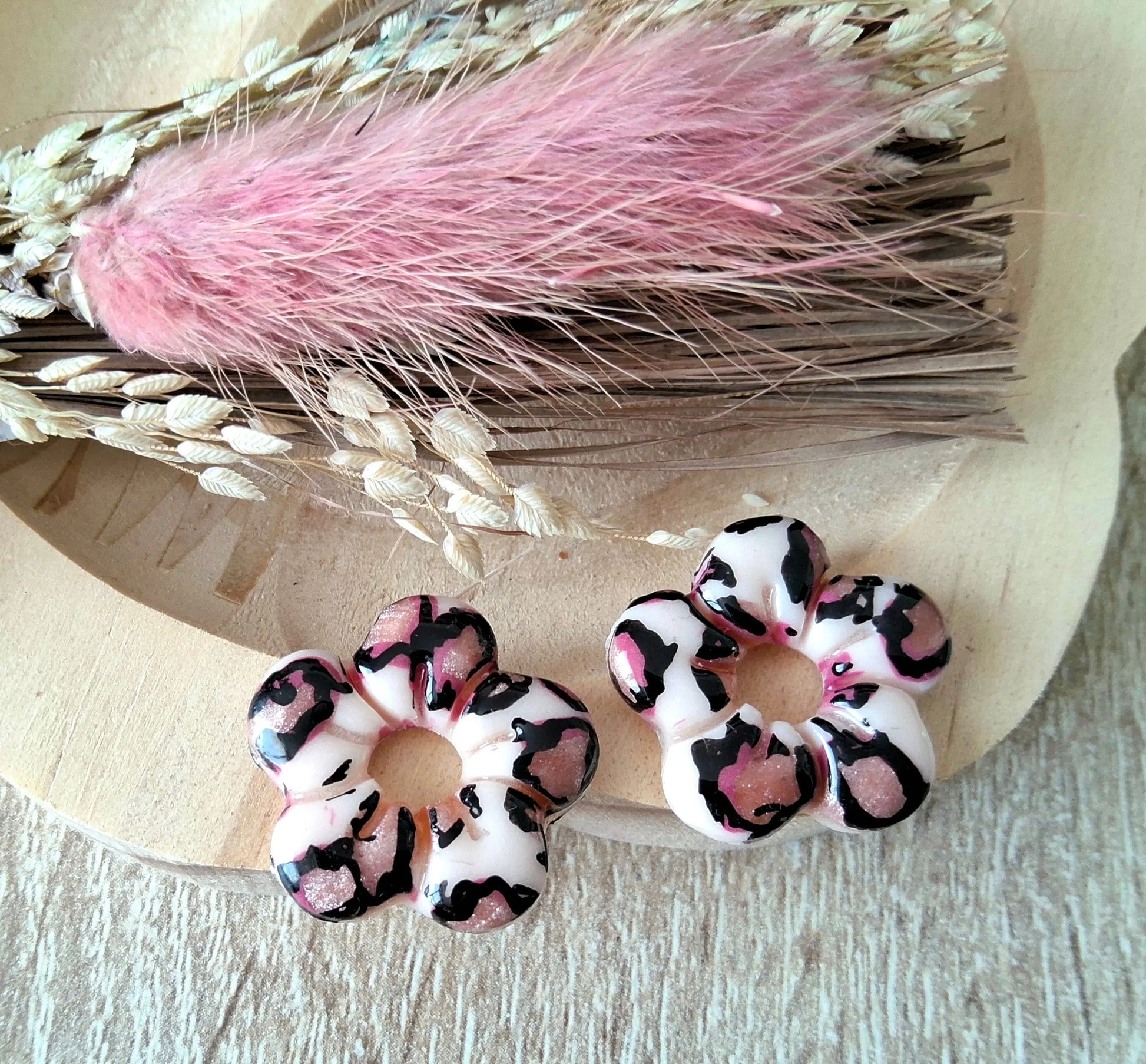 Pampilles ALBA en pâte fimo. Motif léopard noir et rose irisé - PRETTY RESINE