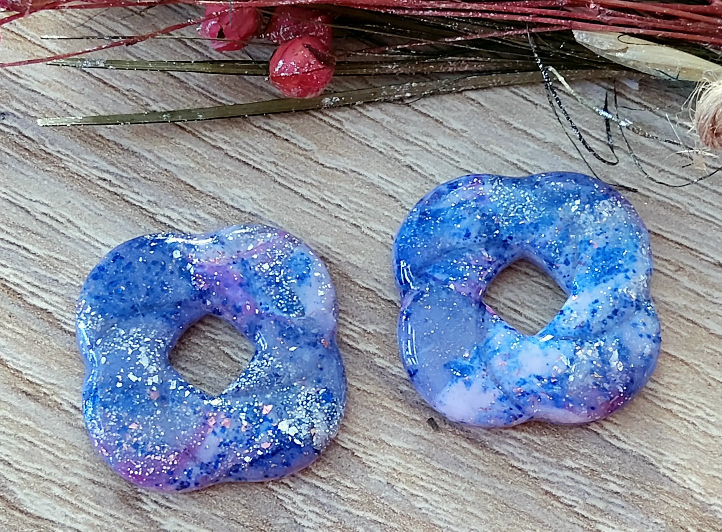 Pampilles CARLA en pâte Fimo. Marbré Bleu, rose et feuille d'argent - PRETTY RESINE