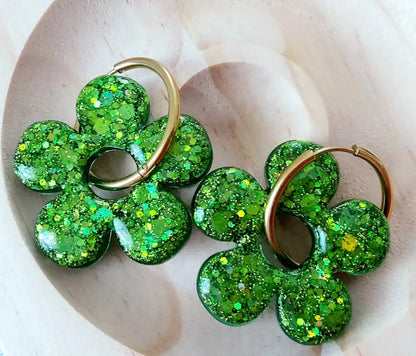 Pampilles CLARA en résine. Paillettes vertes. PRETTY RESINE