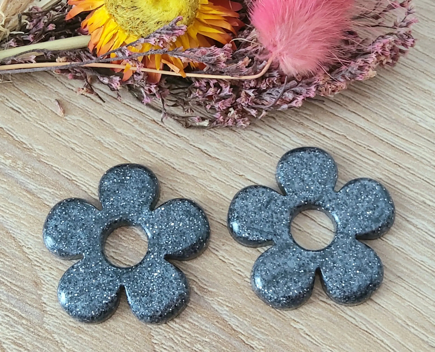 Pampilles CLARA en résine époxy. Gris anthracite pailleté - PRETTY RESINE