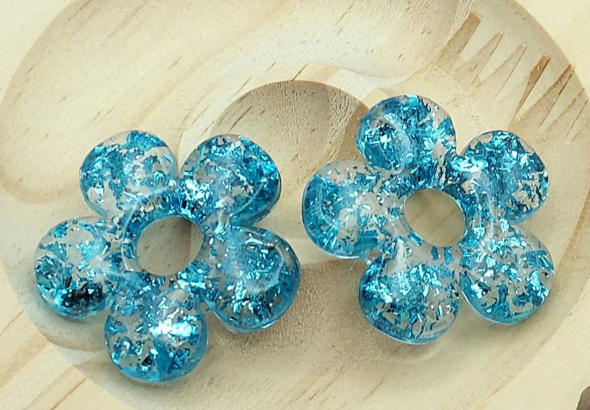 Pampilles CLARA en résine époxy. Transparent et feuille métallique turquoise - PRETTY RESINE