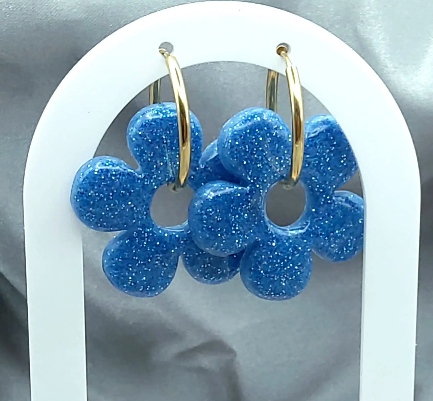 Pampilles CLARA en résine époxy. Paillettes bleu - PRETTY RESINE