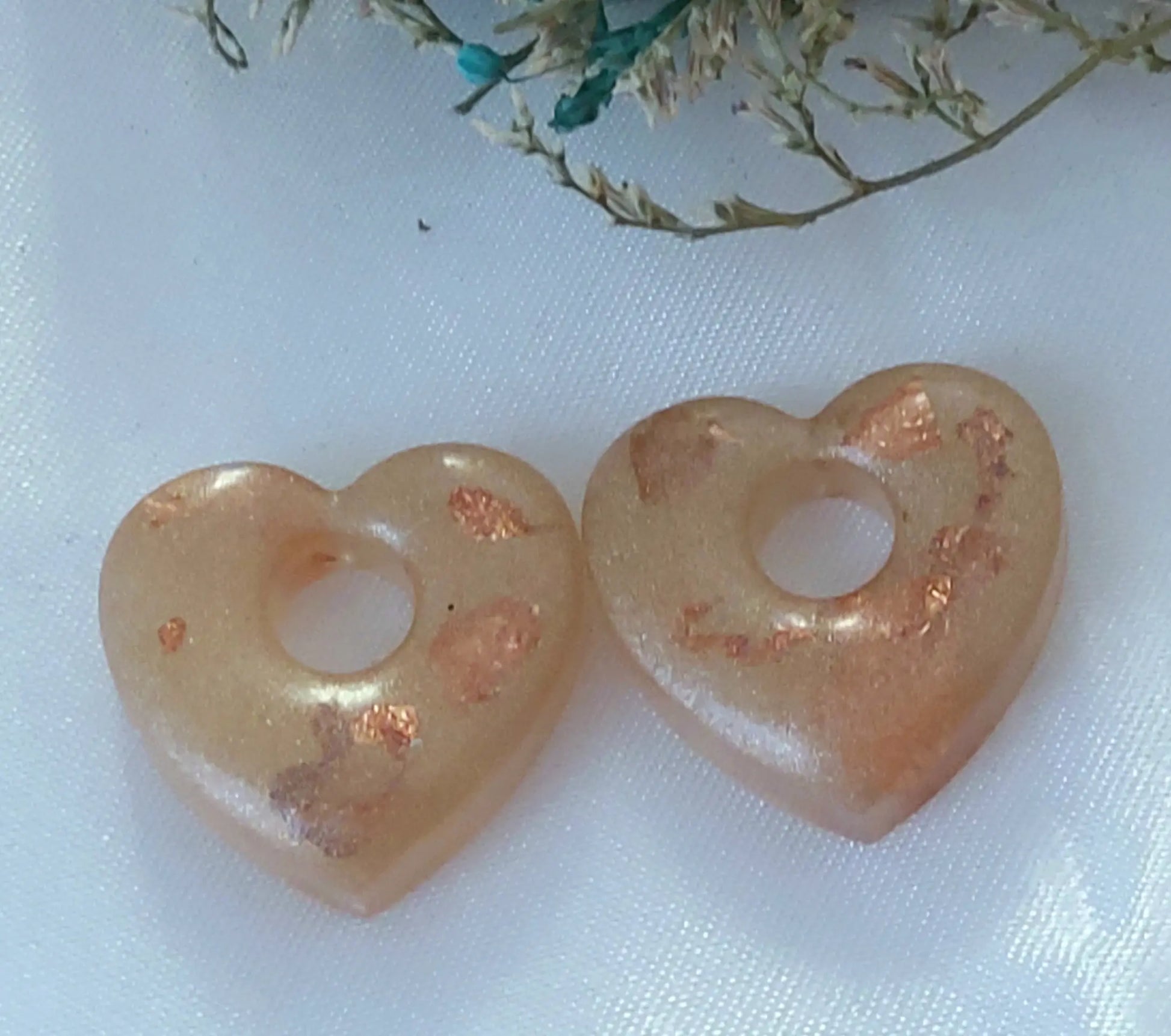 Pampilles COEUR en résine époxy. Marron clair et feuille de cuivre - PRETTY RESINE