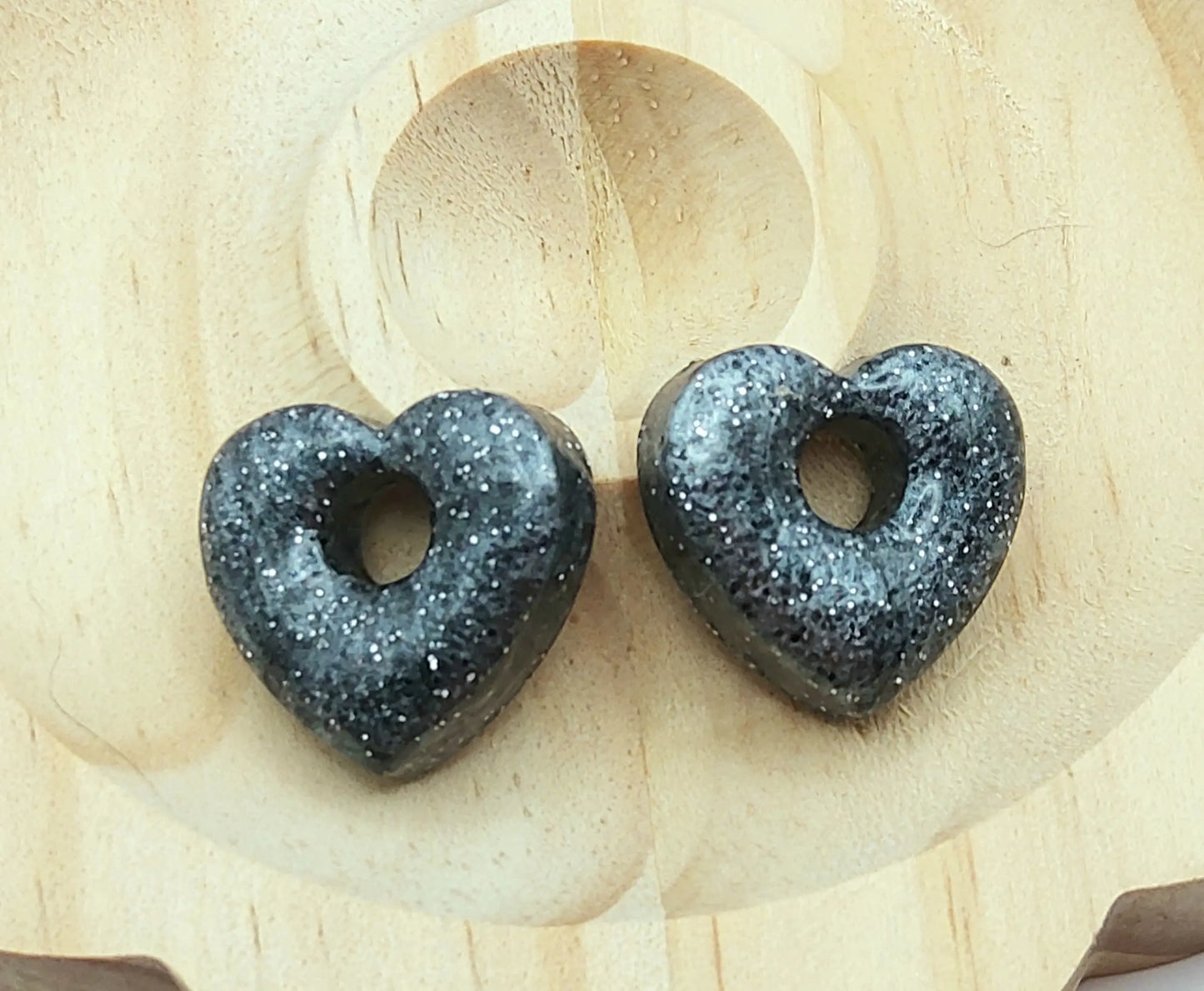 Pampilles COEUR en résine époxy. Gris anthracite pailleté - PRETTY RESINE