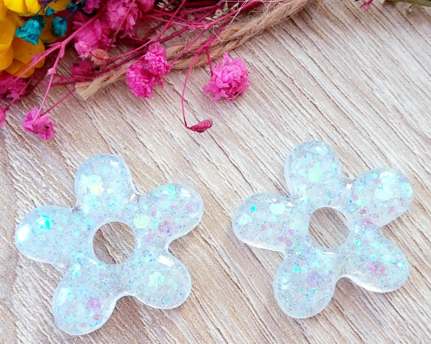Pampilles DAISY en résine.Paillettes blanches holographiques - PRETTY RESINE