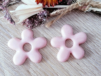 Pampilles DAISY en résine. Rose pâle