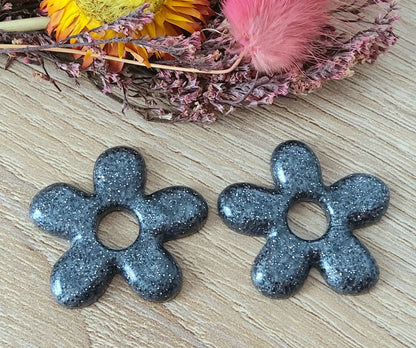 Pampilles DAISY en résine époxy. Gris anthracite pailleté - PRETTY RESINE