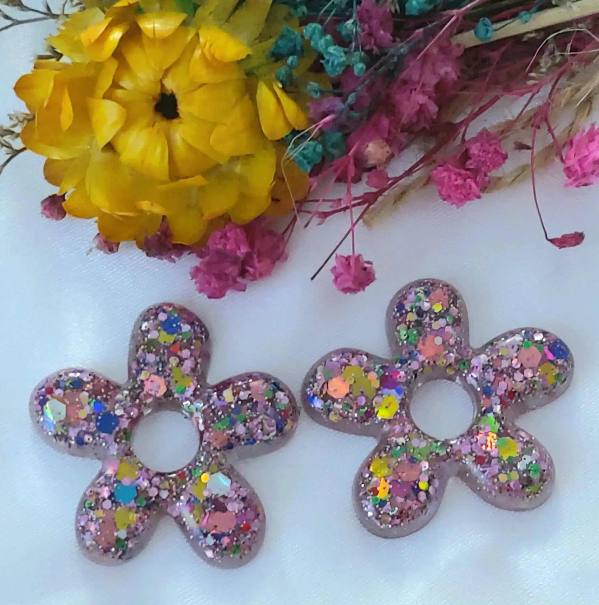 Pampilles DAISY en résine époxy. Paillettes multicolores - PRETTY RESINE