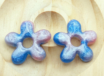 Pampilles DAISY en résine. Bleu et rose - PRETTY RESINE