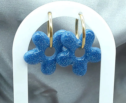 Pampilles DAISY en résine époxy. Paillettes bleues - PRETTY RESINE