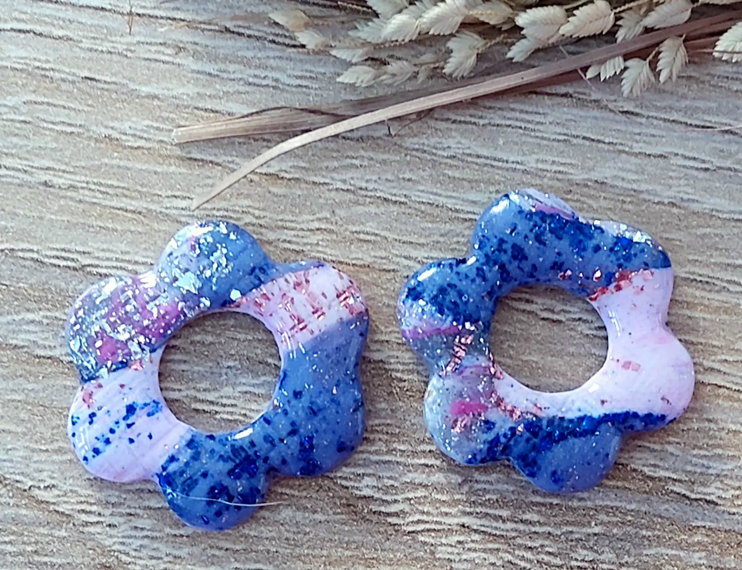 Pampilles DALIA en pâte fimo. Marbré bleu, mauve et feuille d'argent - PRETTY RESINE