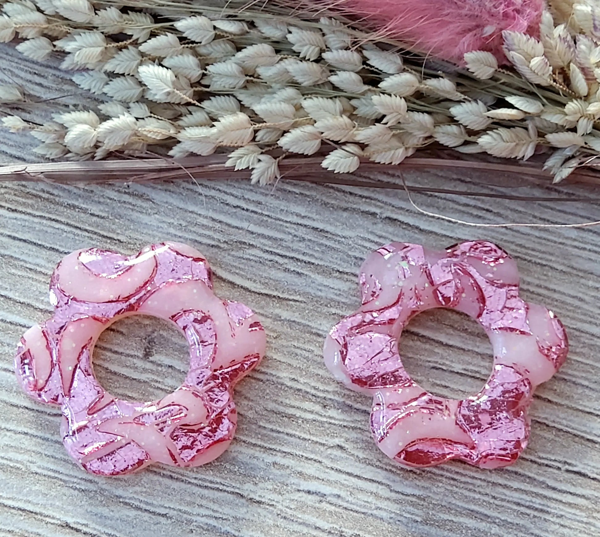 Pampilles DALIA en pâte fimo. Rose pastel, feuille métallique fuchsia - PRETTY RESINE