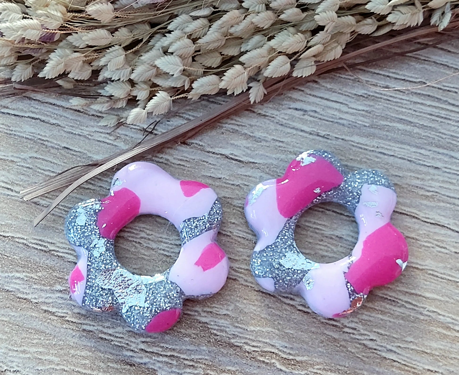 Pampilles DALIA en pâte fimo. Fuchsia, rose pastel, feuille d'argent - PRETTY RESINE
