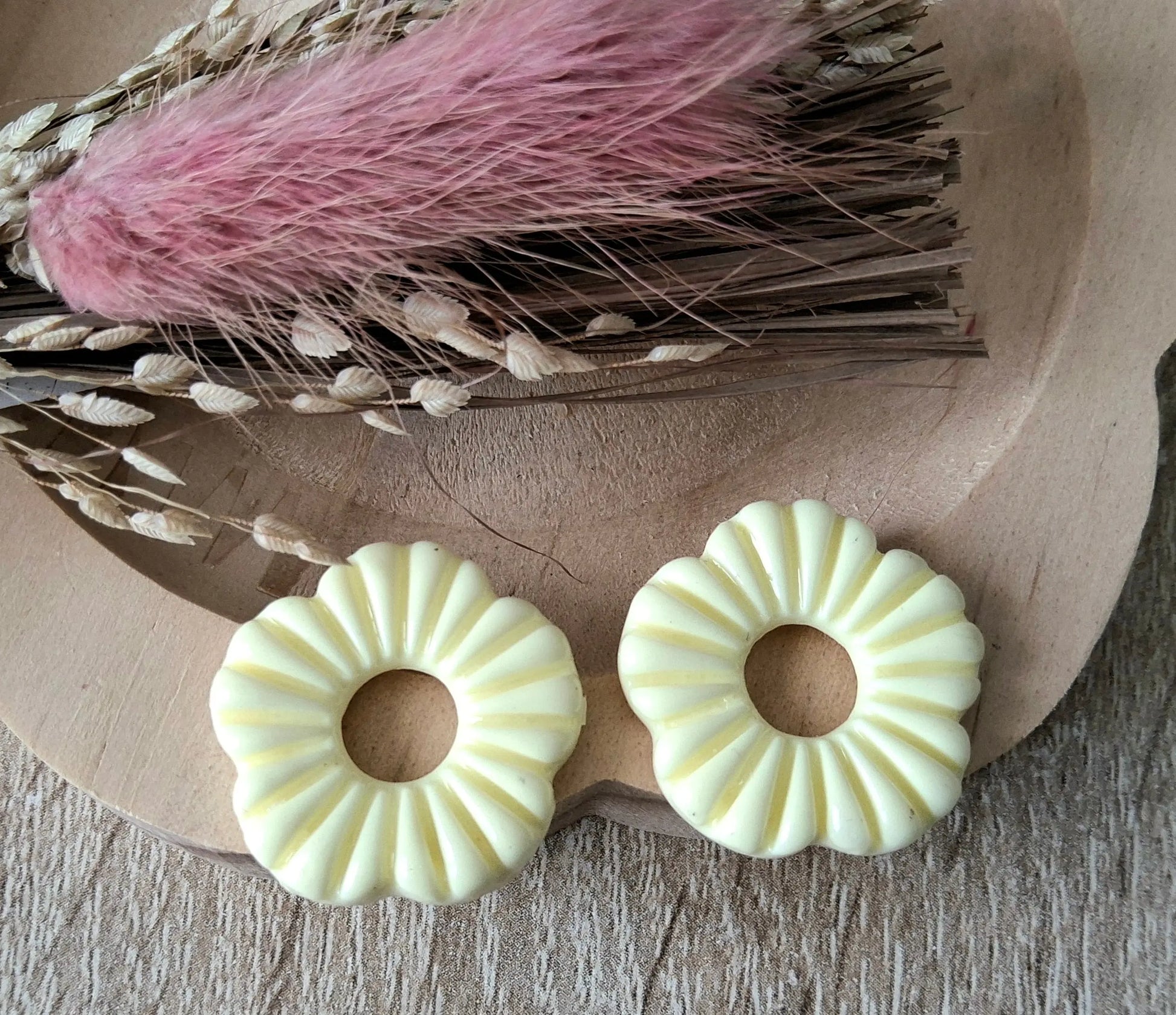 Pampilles FLORE en pâte Fimo. Jaune pastel - PRETTY RESINE