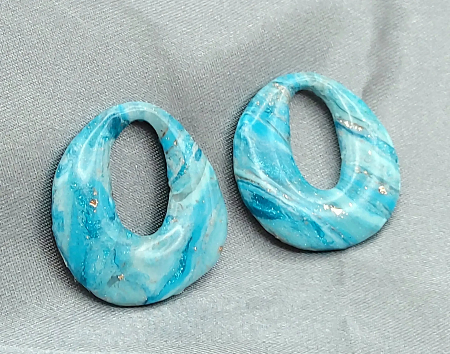 Pampilles OLIVIA en pâte FIMO. Marbré turquoise, blanc et feuille d'or - PRETTY RESINE