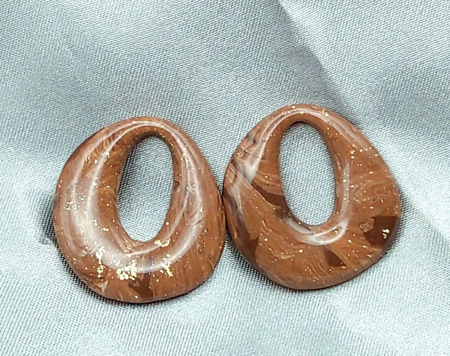 Pampilles OLIVIA en pâte Fimo. Marbré marron et feuille d'or - PRETTY RESINE