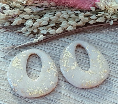 Pampilles OLIVIA en pâte Fimo. Beige et feuille d'or - PRETTY RESINE