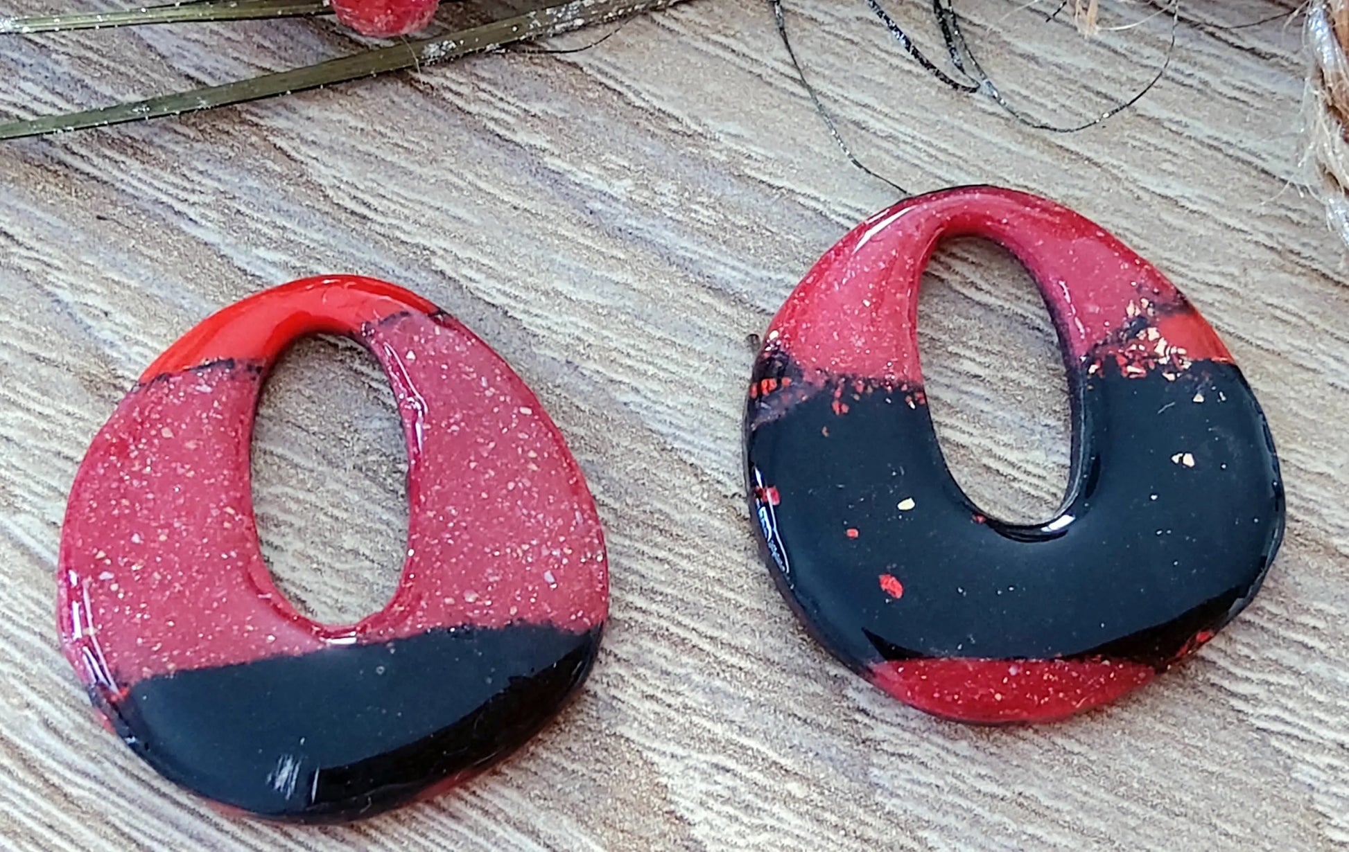 Pampilles OLIVIA en pâte Fimo. Rouge et noir - PRETTY RESINE
