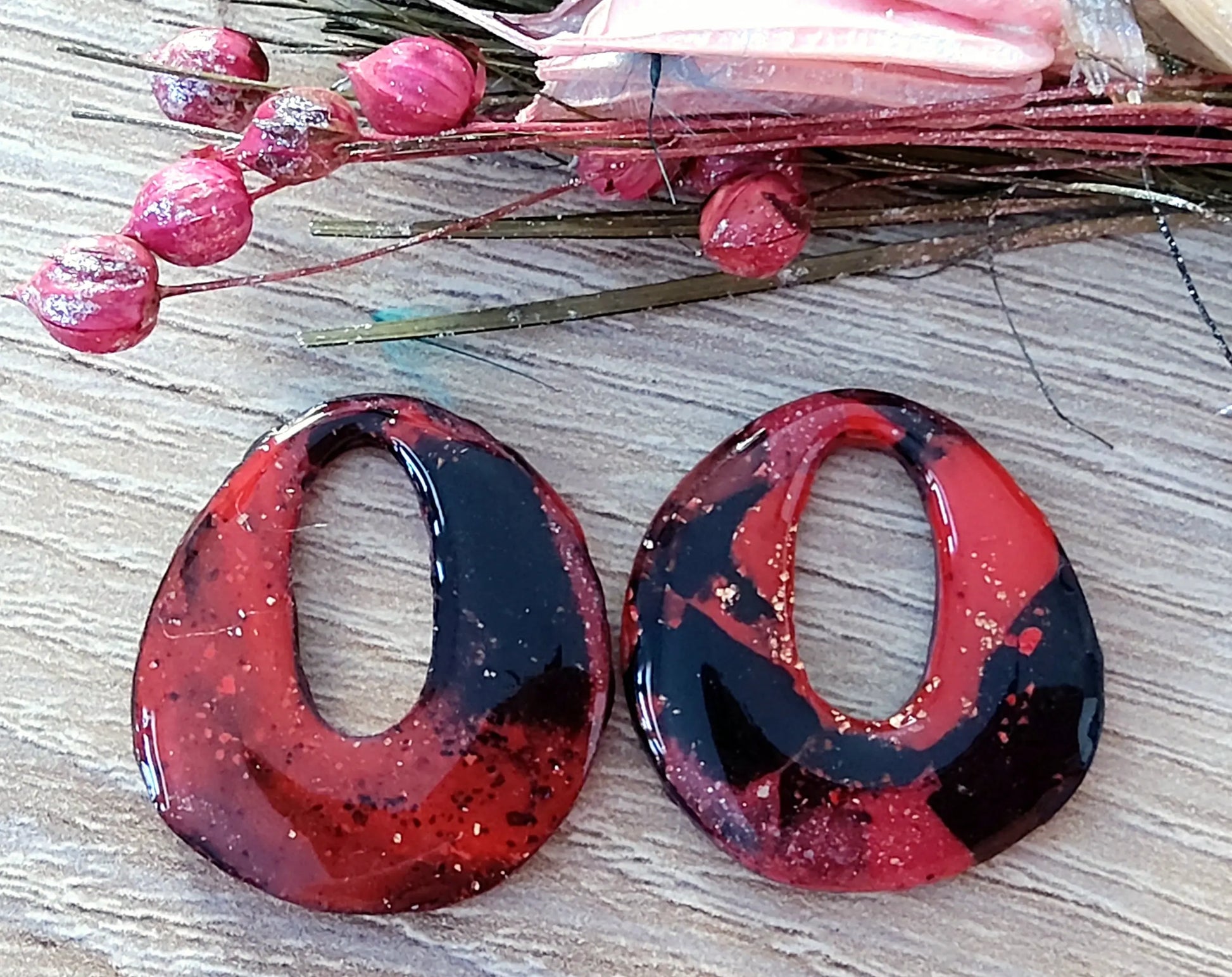 Pampilles OLIVIA en pâte Fimo. Marbré noir et rouge - PRETYY RESINE