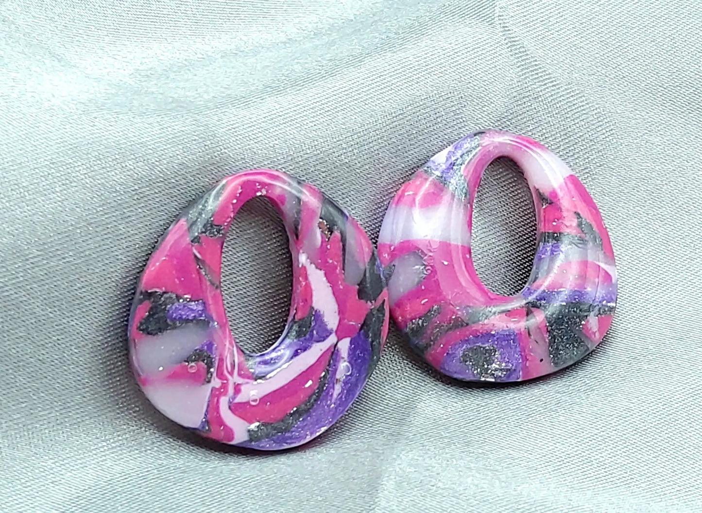 Pampilles OLIVIA en pâte Fimo. Marbré fuchsia, mauve et gris pailleté - PRETTY RESINE