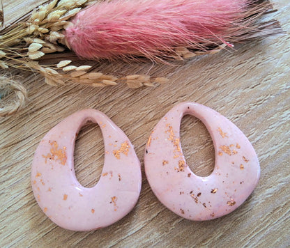 Pampilles OLIVIA en pâte fimo. Rose pastel et feuille de cuivre - PRETTY RESINE