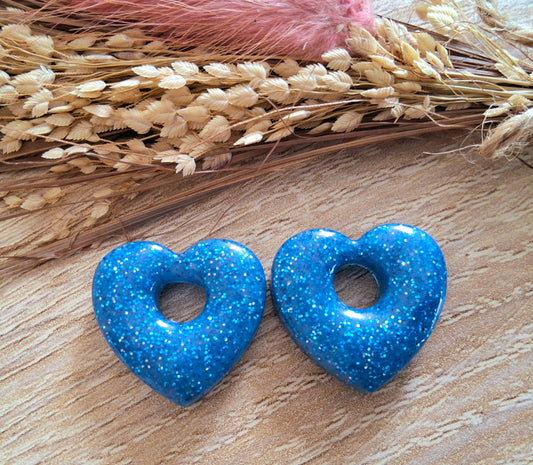 Pampilles COEUR en résine époxy. Paillettes bleues fines - PRETTY RESINE