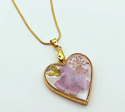 Pendentif Coeur doré et sa chaîne - 🌸 et 🦋  - PRETTY RESINE