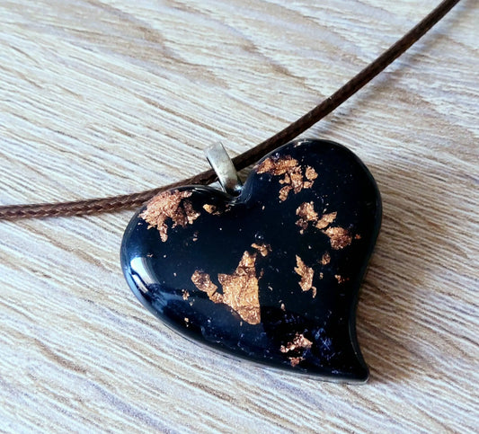Pendentif PETIT CŒUR en résine époxy - Noir et cuivre PRETTY RESINE