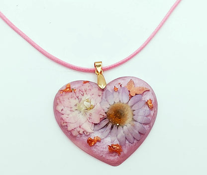 Pendentif Coeur fleuri en résine époxy, fleurs mauves