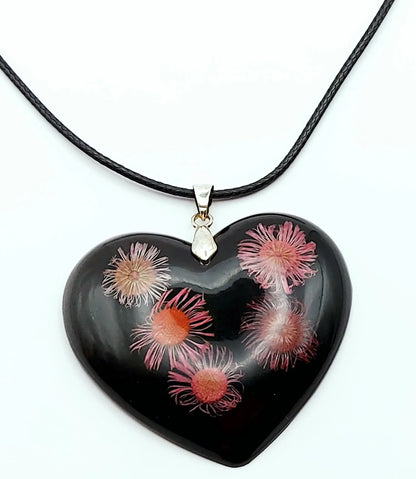 Pendentif "Coeur fleuri" en résine époxy - PRETTY RESINE