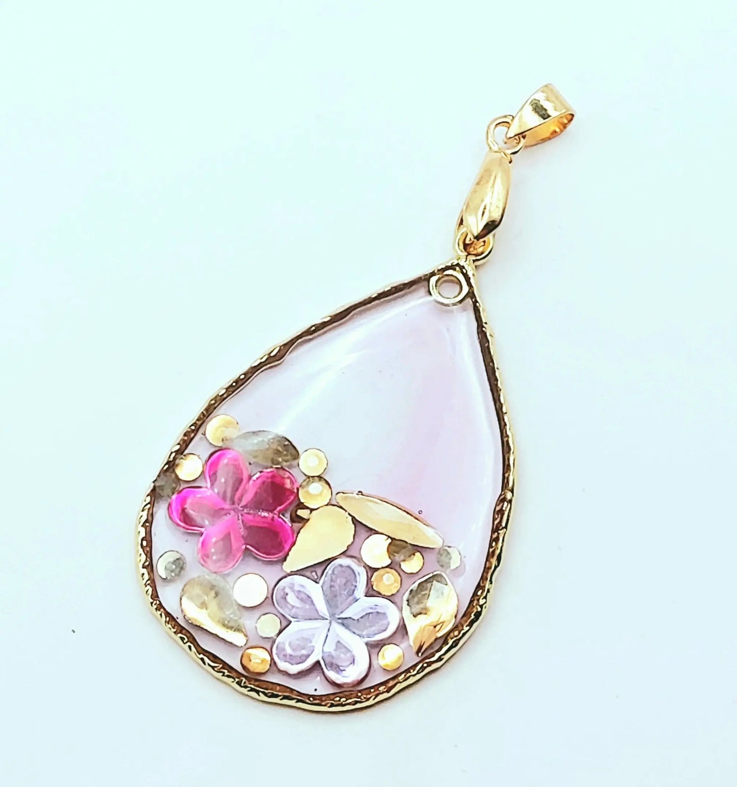 Pendentif Goutte d'eau et fleurs brillantes en résine