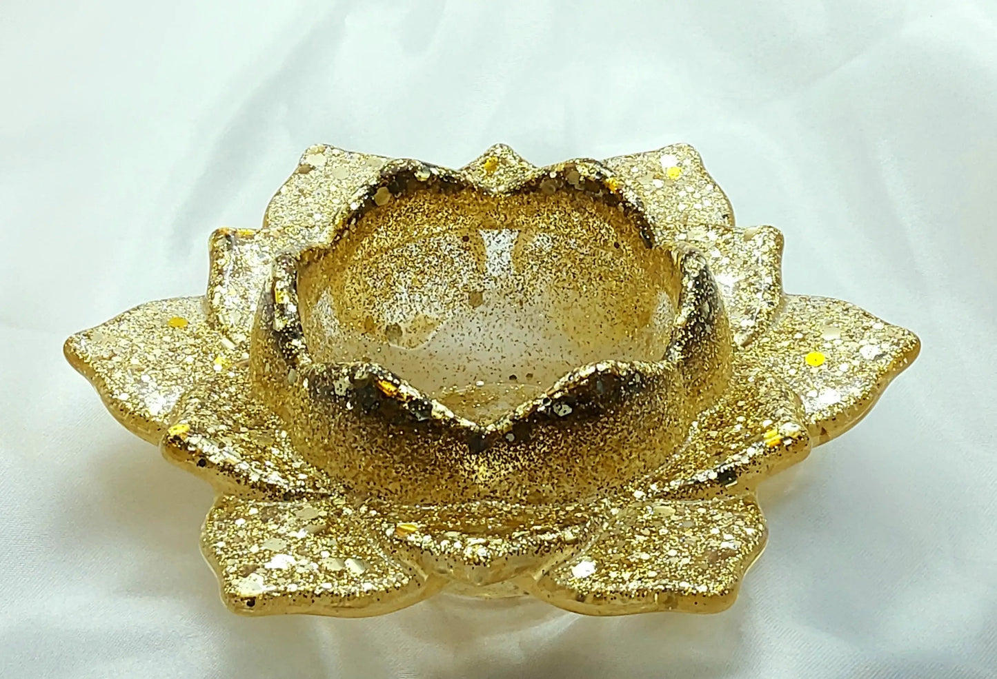 Porte-bougie GRAND FLEUR DE LOTUS en résine époxy. Paillettes or - PRETTY RESINE