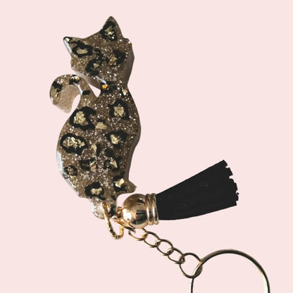 Porte-clés CHAT DEBOUT en résine époxy. Motif léopard - PRETTY RESINE