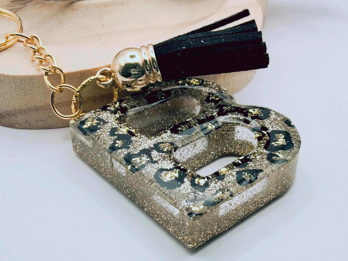 Porte-clés Lettre B en résine époxy. Motif léopard, feuille d'or - PRETTY RESINE