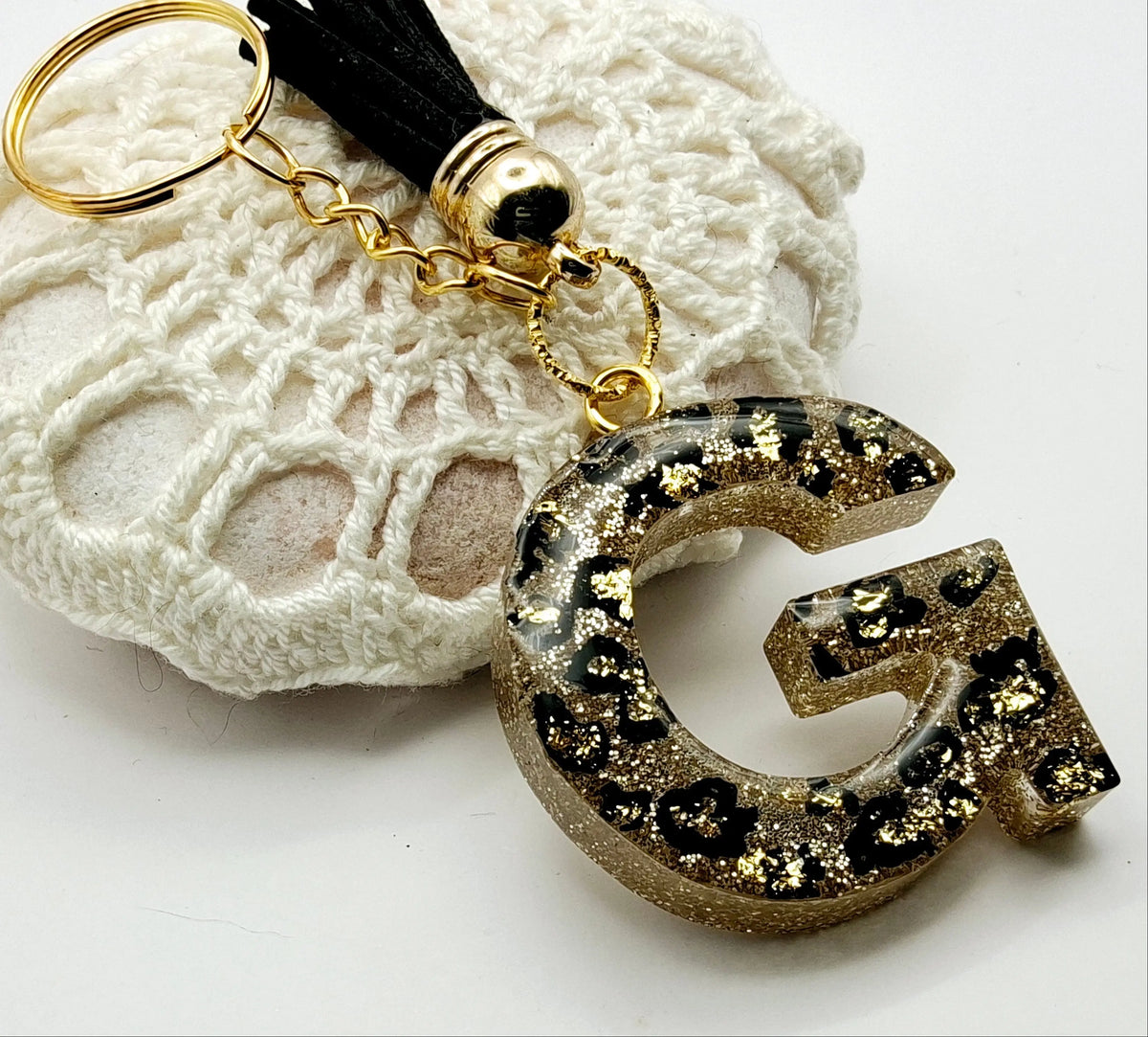 Porte-clés Lettre G en résine époxy. Motif léopard et feuille d'or - PRETTY RESINE