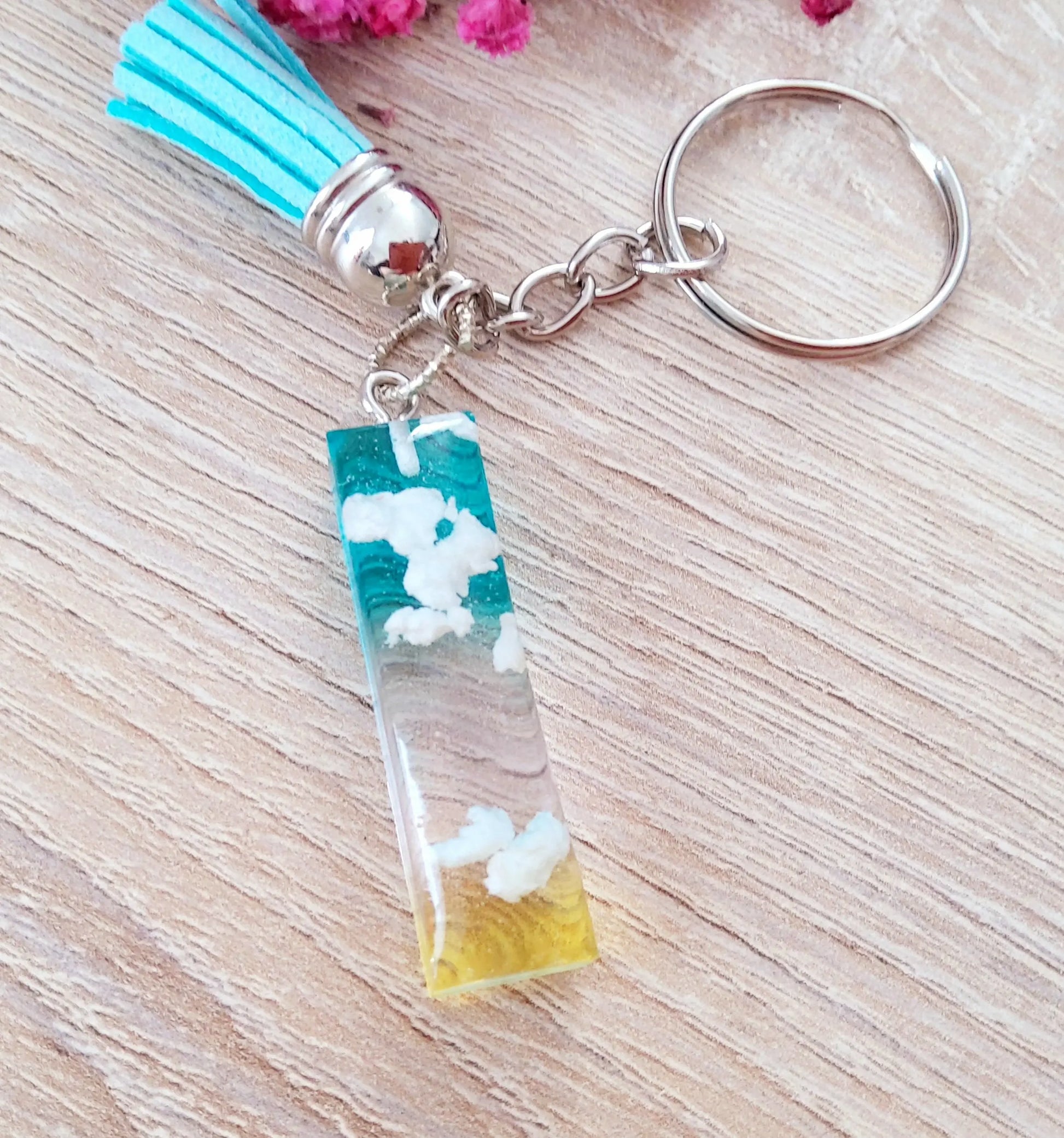 Porte-clés LETTRE I en résine. Couleur pastel. Translucide. Effet nuages. PRETTY RESINE