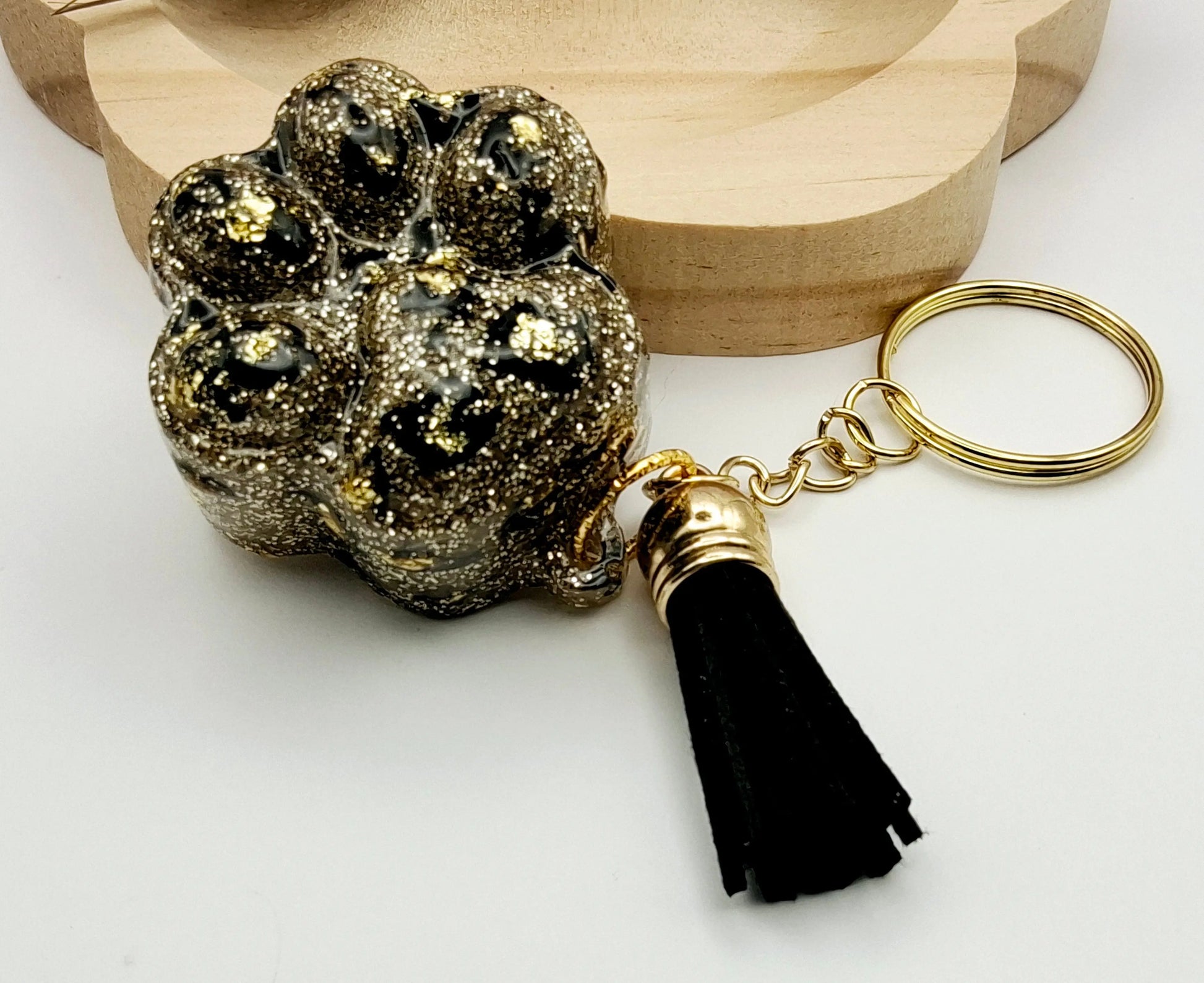 Porte-clés PATTE DE CHAT e, résine époxy. Motif léopard noir et or - PRETTY RESINE