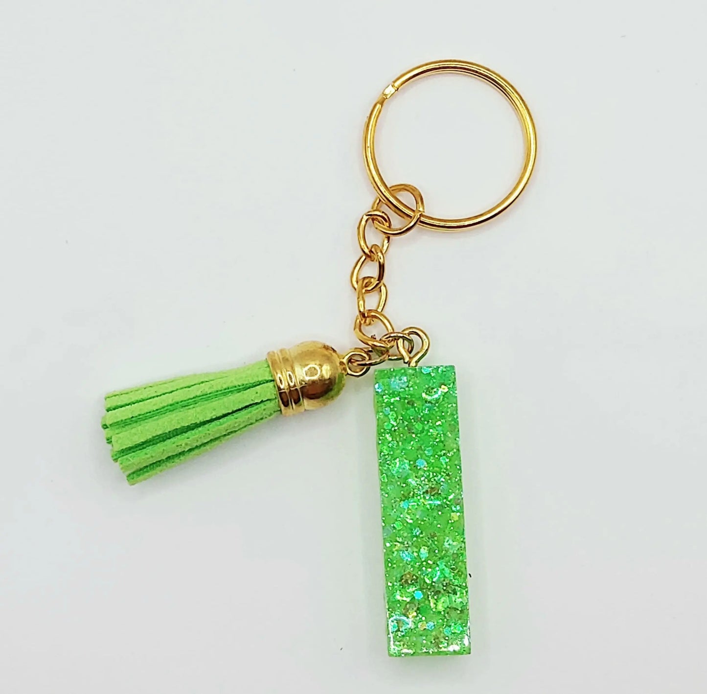 Porte-clés "Lettre I" en résine époxy, paillettes holographiques vertes, pompon gland vert, anneau doré