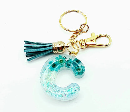 Porte-clés "Petite Lettre C" en résine époxy, fleurs et pompon gland turquoise, paillettes holographiques