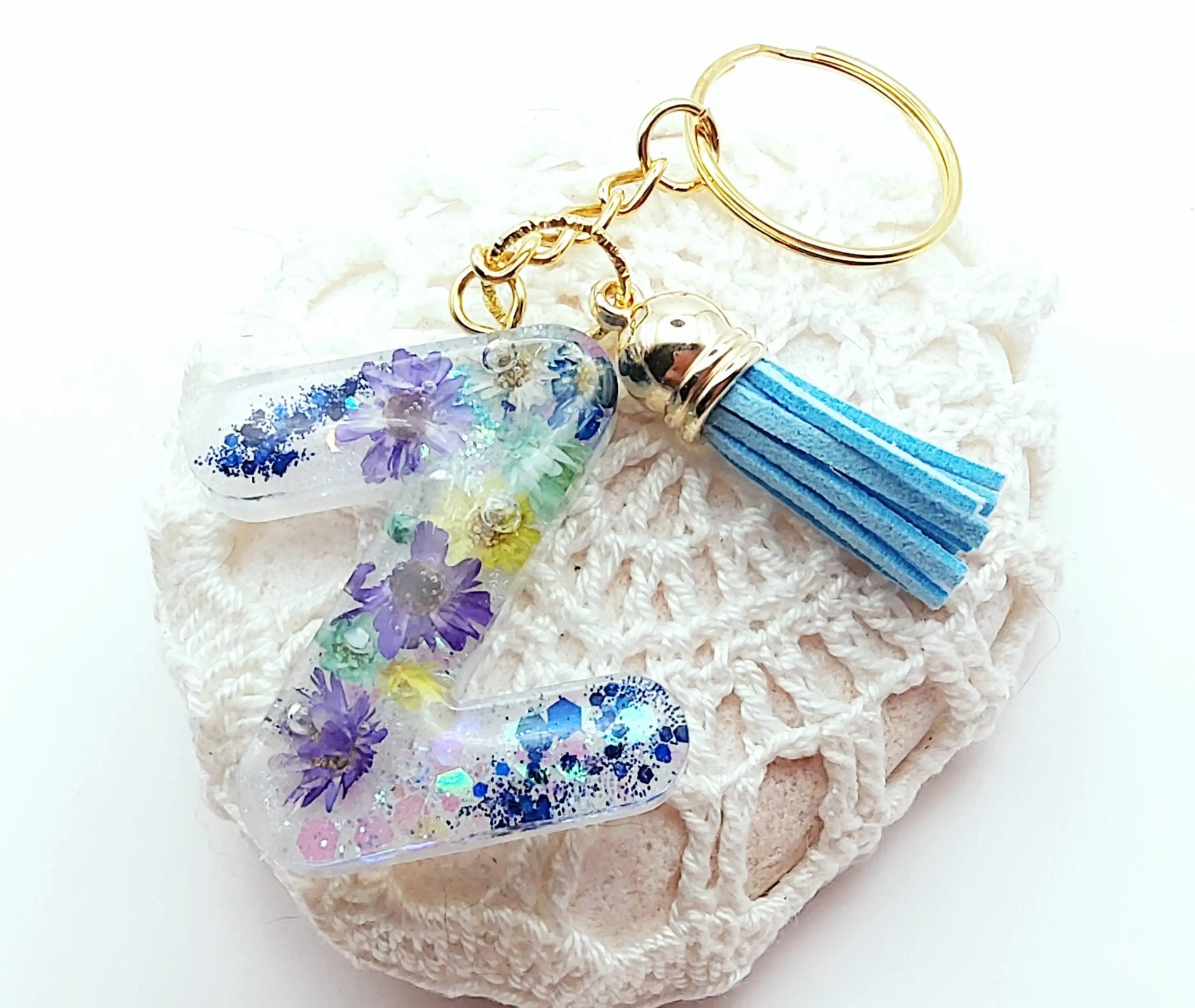 Porte-clés "Petite Lettre Z" en résine époxy, fleurs, paillettes et pompon gland bleus