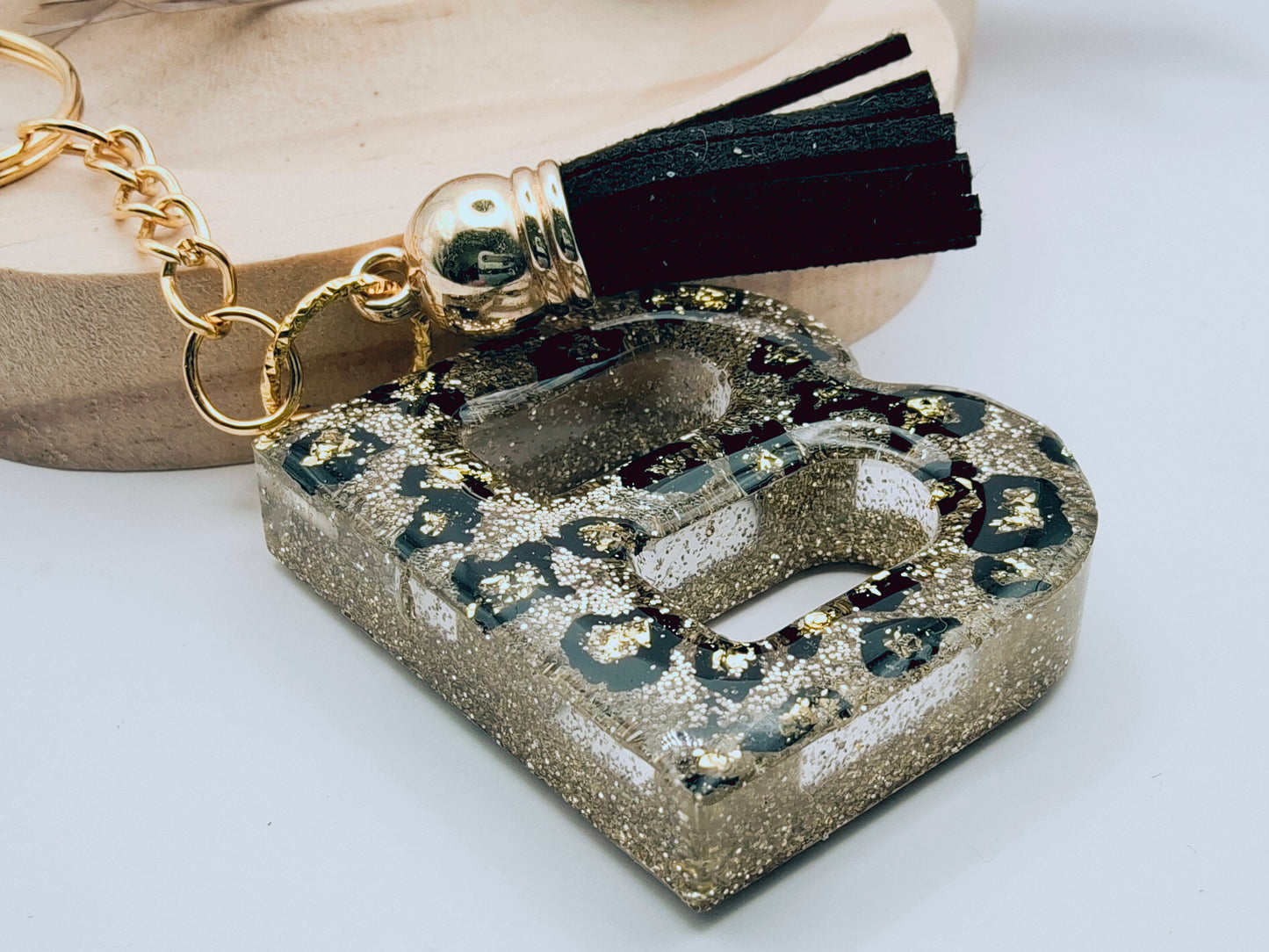 Porte-clés Lettre B en résine époxy. Motif léopard, feuille d'or - PRETTY RESINE