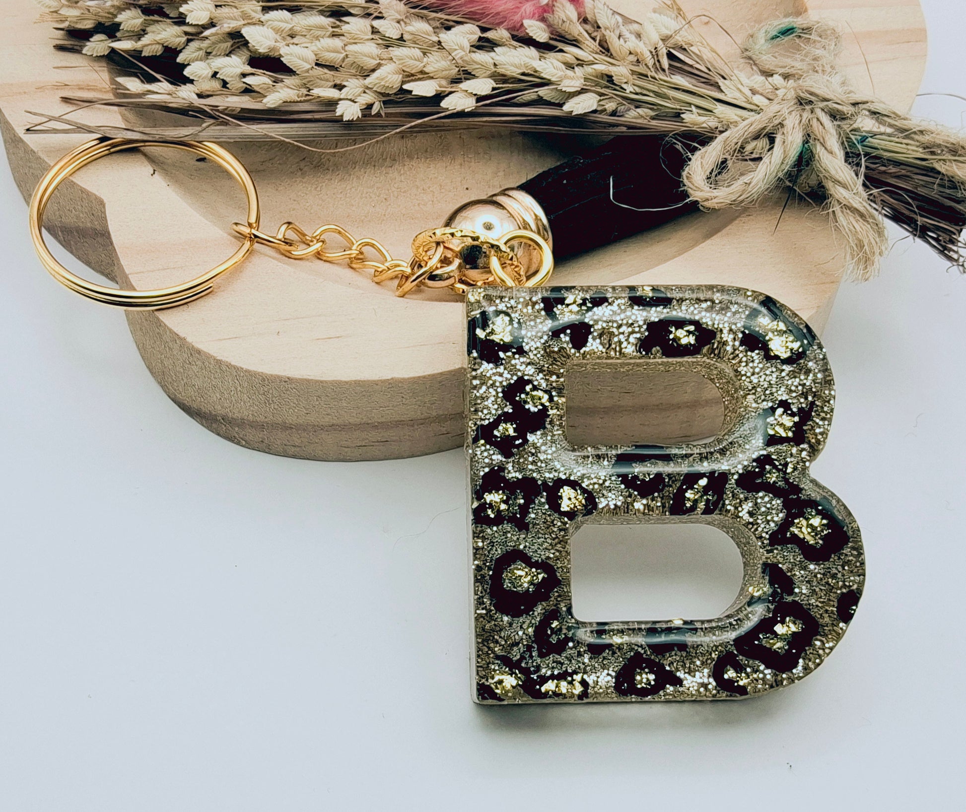 Porte-clés Lettre B en résine époxy. Motif léopard, feuille d'or - PRETTY RESINE