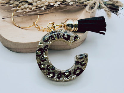 Porte-clés Lettre C en résine époxy. Motif léopard, feuille d'or - PRETTY RESINE