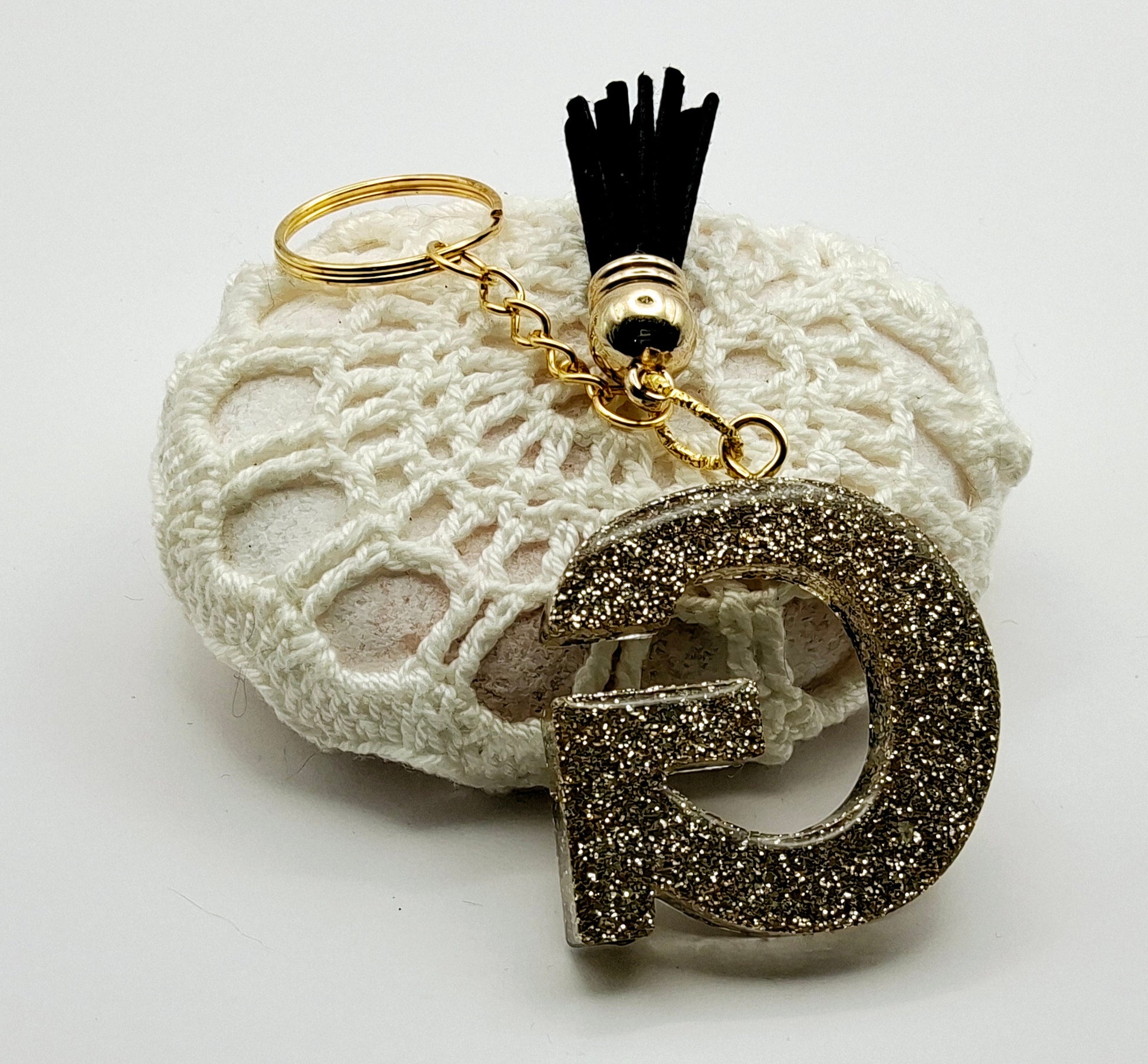 Porte-clés Lettre G en résine époxy. Motif léopard et feuille d'or. Envers - PRETTY RESINE