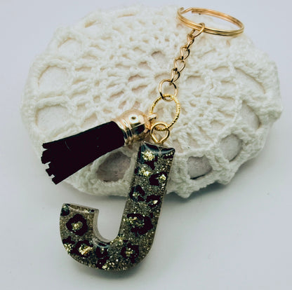 Porte-clés Lettre J en résine époxy. Motif léopard et feuille d'or - PRETTY RESINE