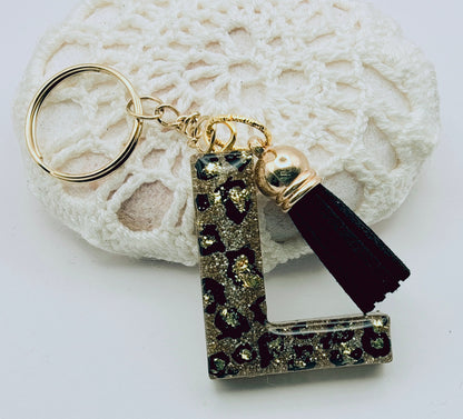 Porte-clés Lettre L en résine époxy. Motif léopard et feuille d'or - PRETTY RESINE