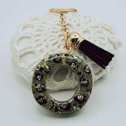Porte-clés Lettre O en résine époxy. Motif léopard et feuille d'or - PRETTY RESINE