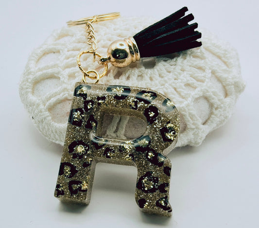 Porte-clés Lettre R en résine époxy. Motif léopard et feuille d'or - PRETTY RESINE