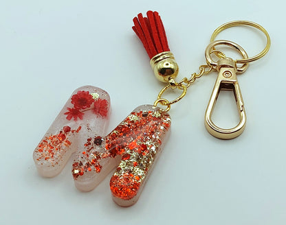 Porte-clés "Petite Lettre M" en résine époxy, fleurs rouges, paillettes rouges et or